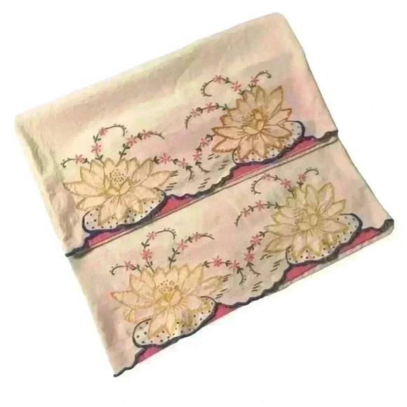 Set of 2 vintage handmade embroidered flour sack pillowcases lotus flower - Picture 1 of 12